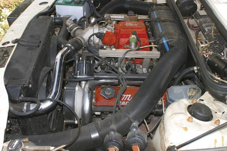 The odd blow-through induction system of the early Biturbos gave way to fuel injection in 1987. The later cars are easily recognizable by their Biturbo i” emblems, and have improved manners.